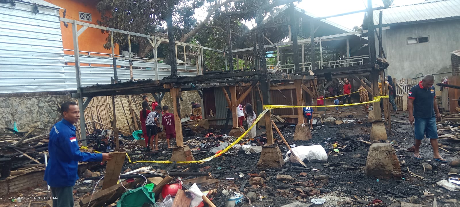 Kebakaran Satu Unit Rumah Panggung 12 tiang di Desa Kambilo Kec Wawo Kabupaten Bima